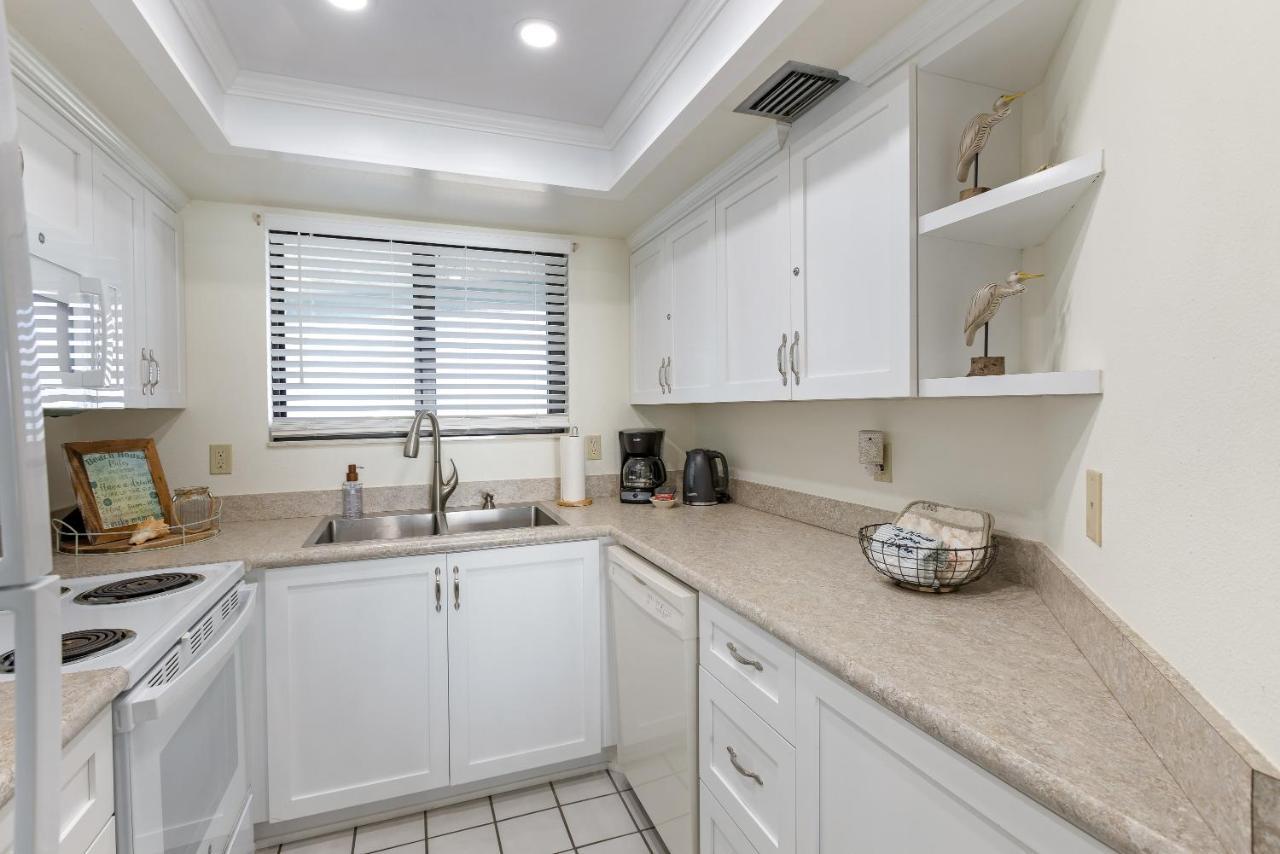 Ocean View With A Beachfront Pool At Ocean Trillium Condo ~ 403 New Smyrna Beach Dış mekan fotoğraf